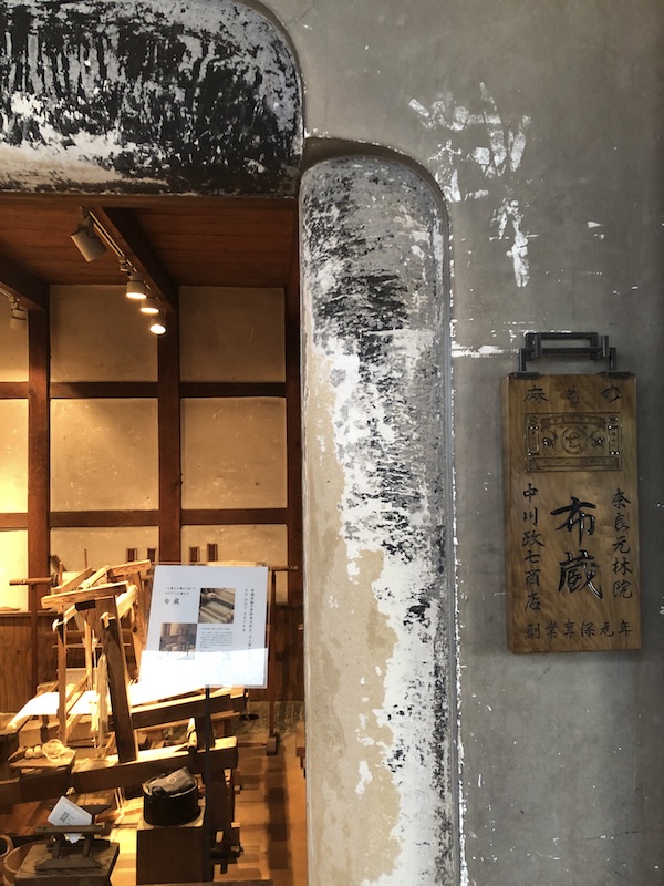 機織り機などのギャラリーがあります photo